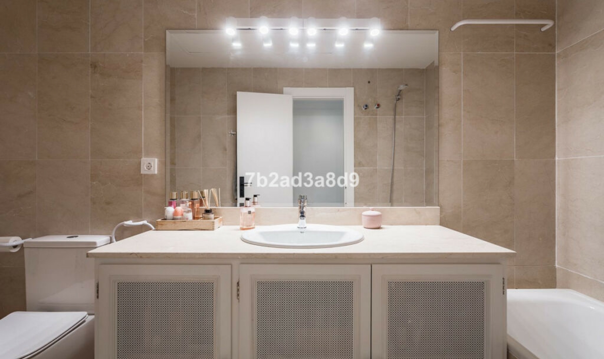 Resale - House -
La Quinta