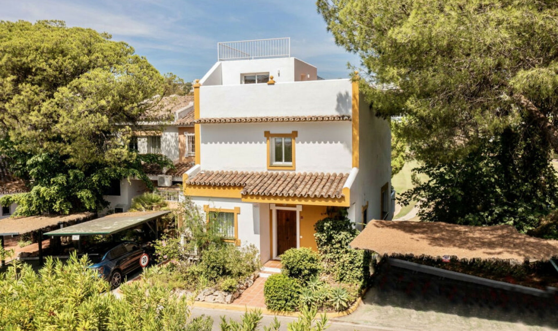 Resale - House -
La Quinta