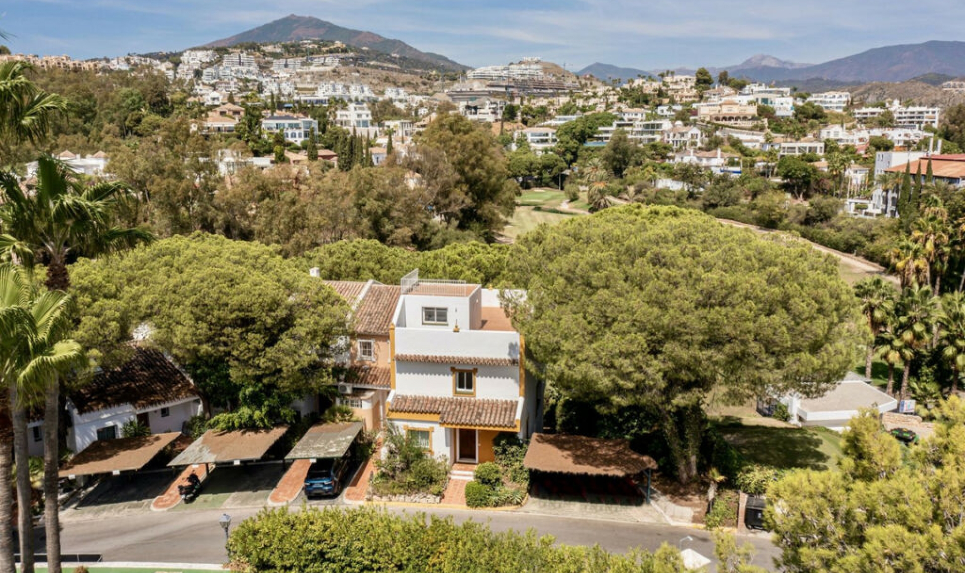 Resale - House -
La Quinta