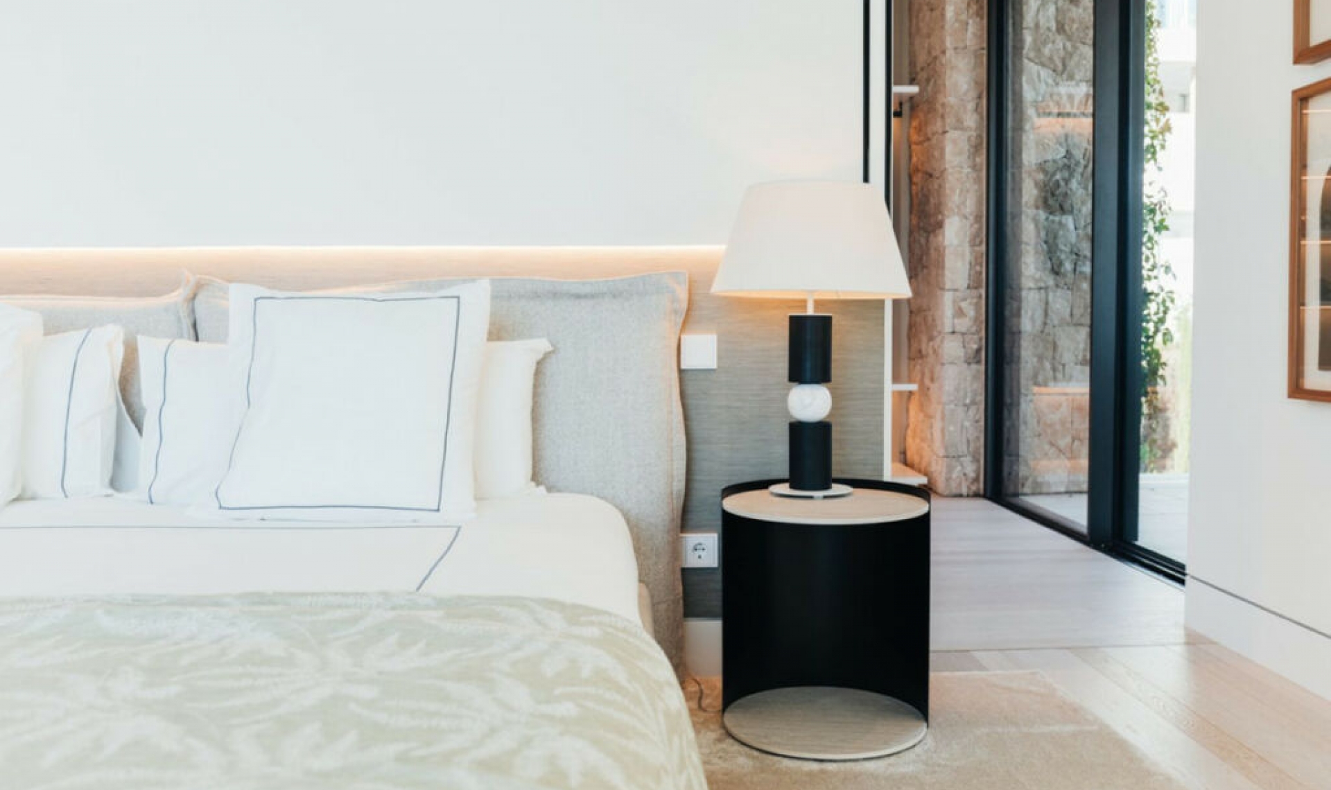 Resale - House -
La Quinta