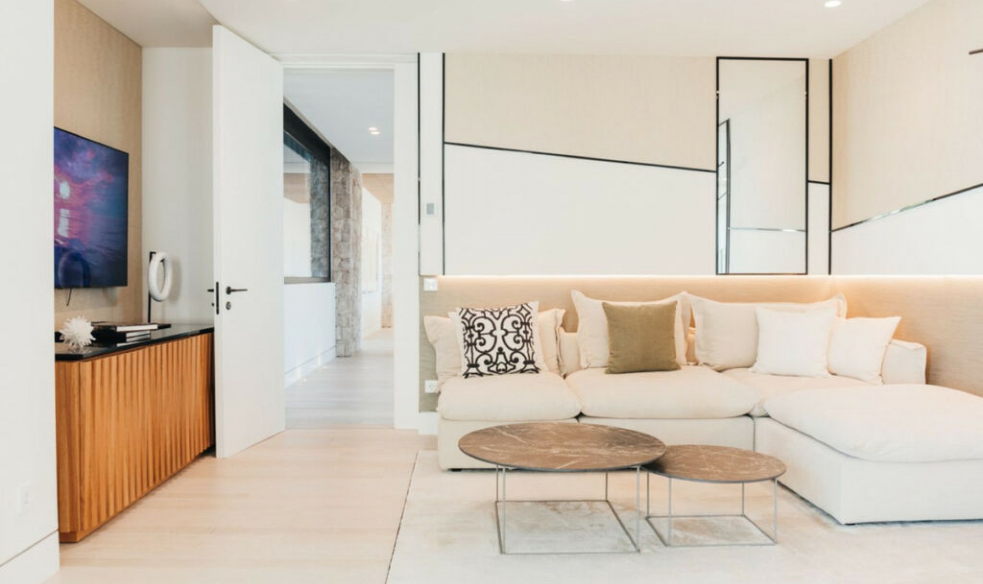 Resale - House -
La Quinta