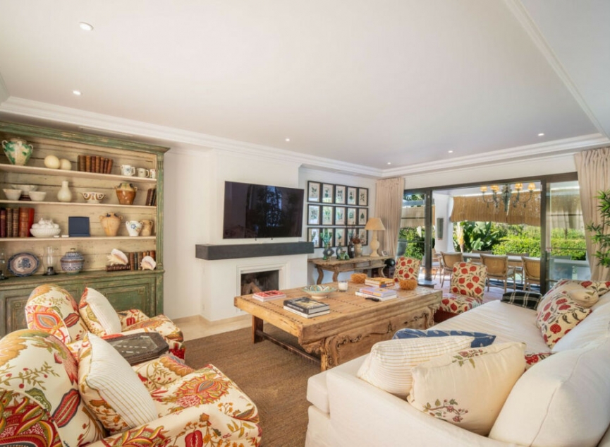 Resale - House -
La Quinta