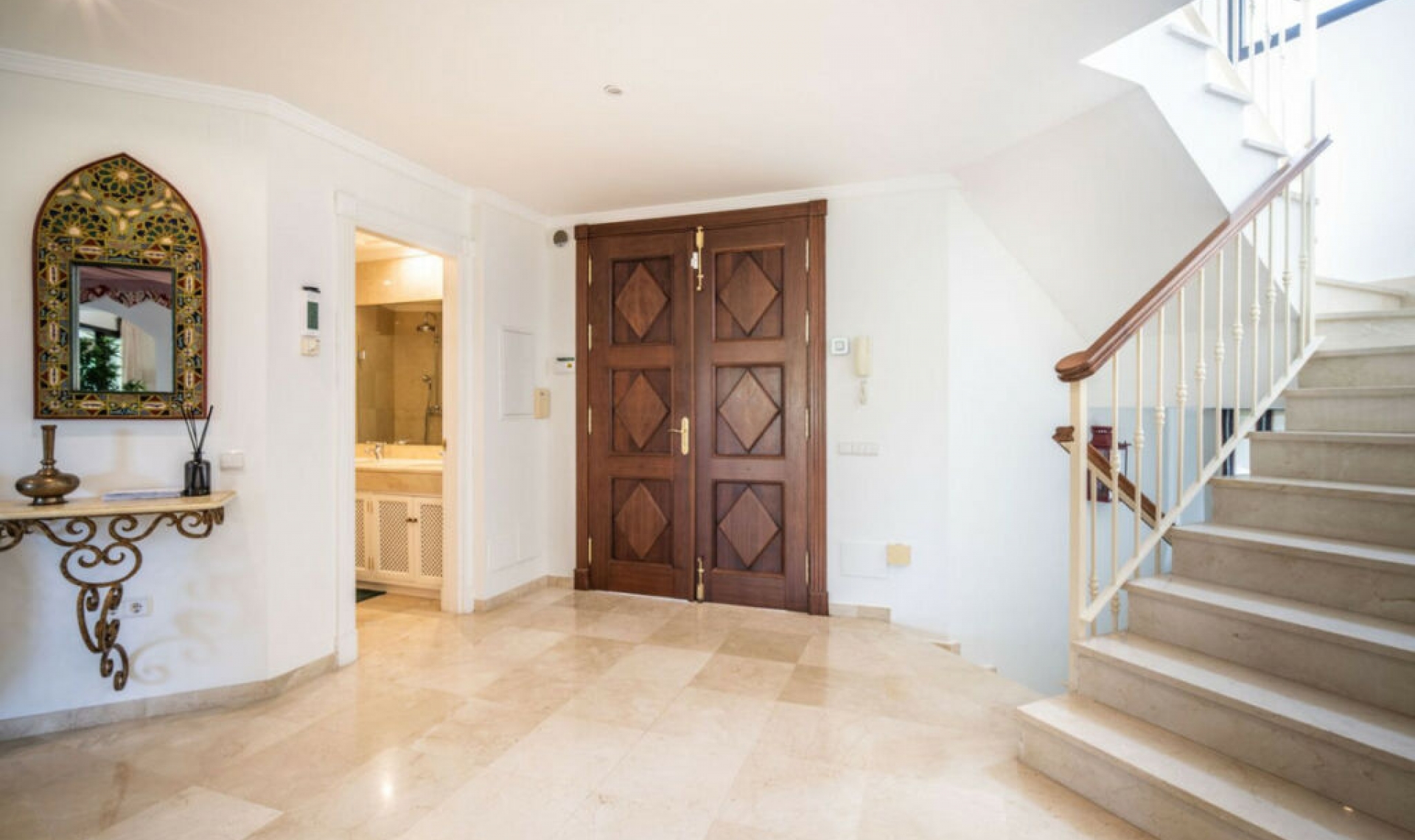 Resale - House -
La Quinta