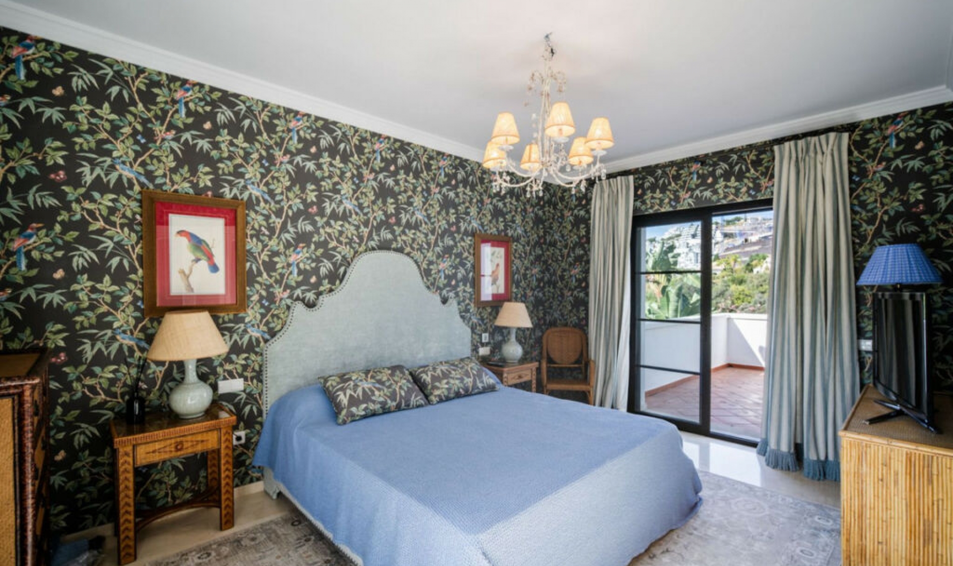 Resale - House -
La Quinta