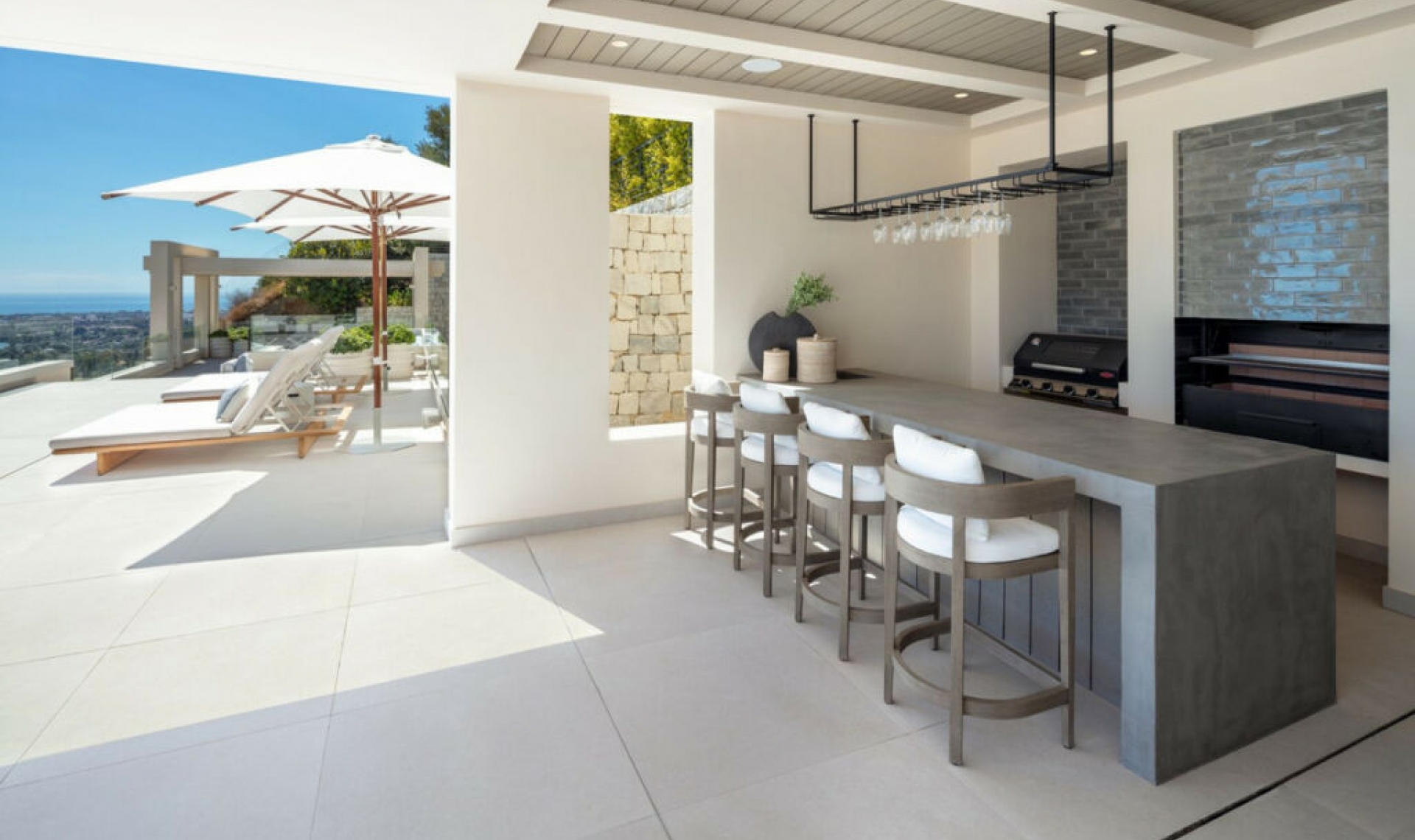 Resale - House -
La Quinta