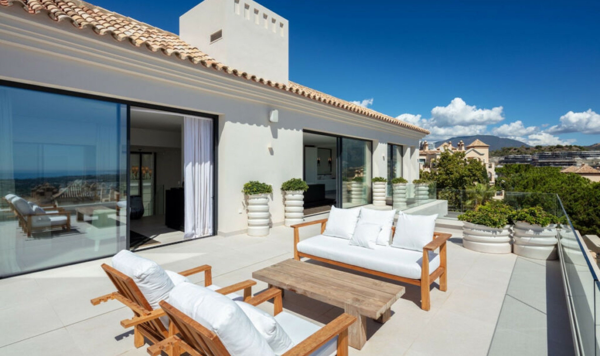 Resale - House -
La Quinta