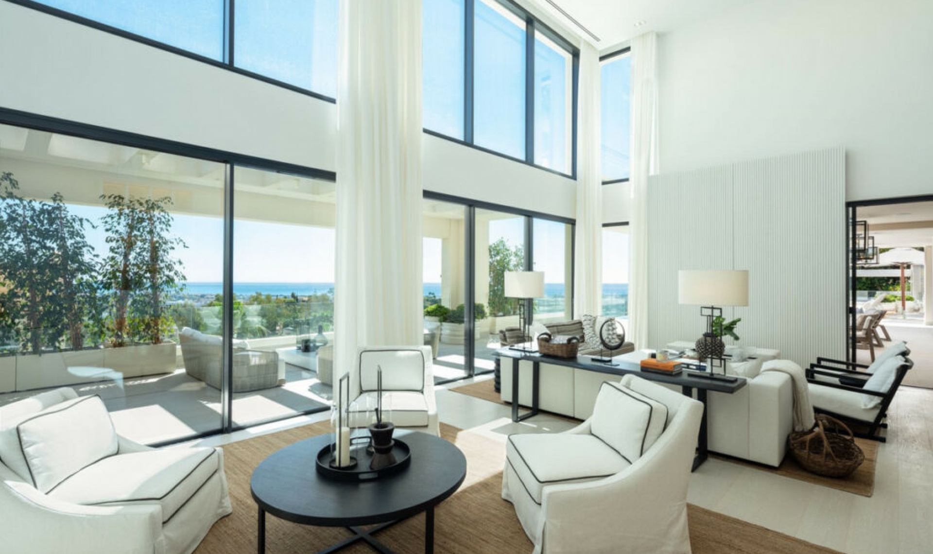 Resale - House -
La Quinta
