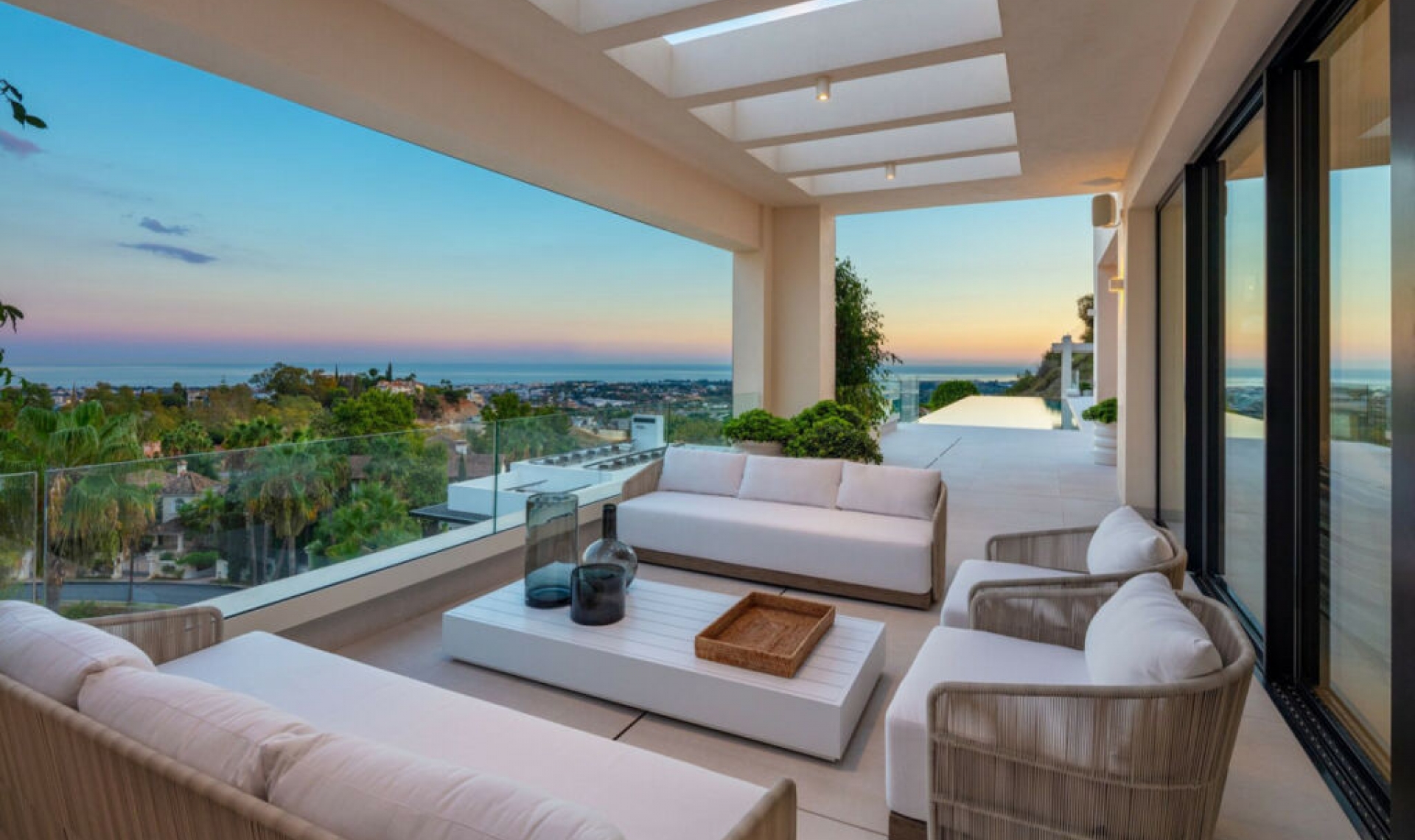 Resale - House -
La Quinta