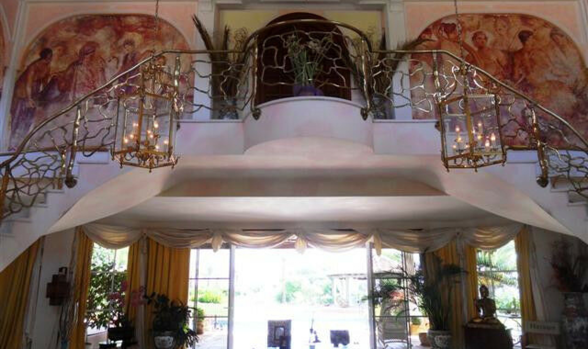 Resale - House -
La Quinta