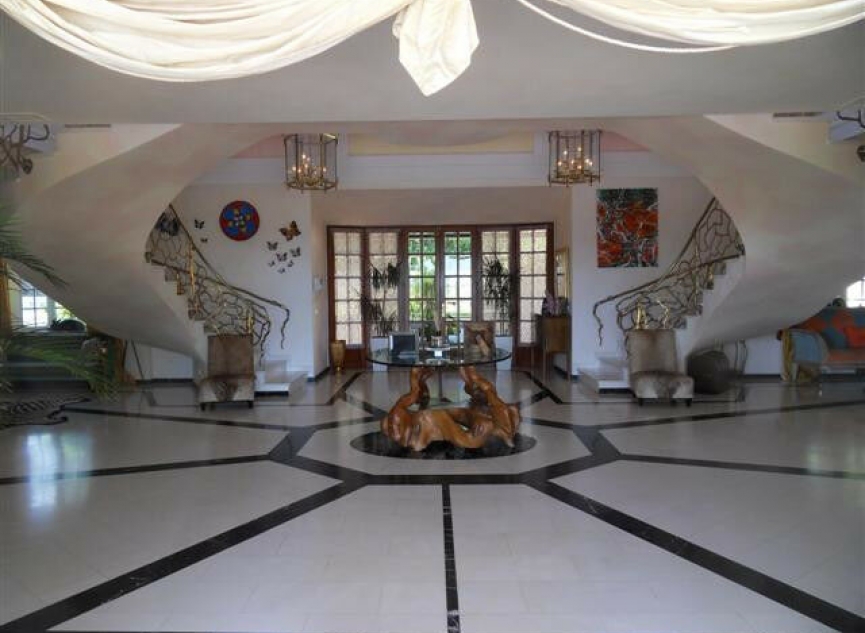 Resale - House -
La Quinta