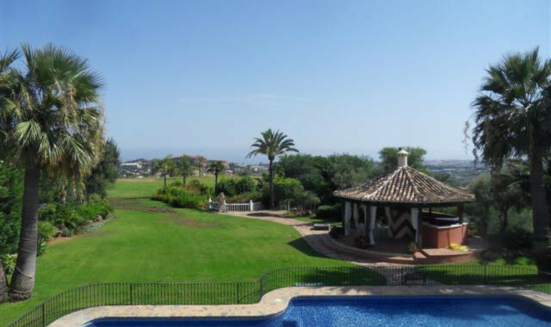 Resale - House -
La Quinta