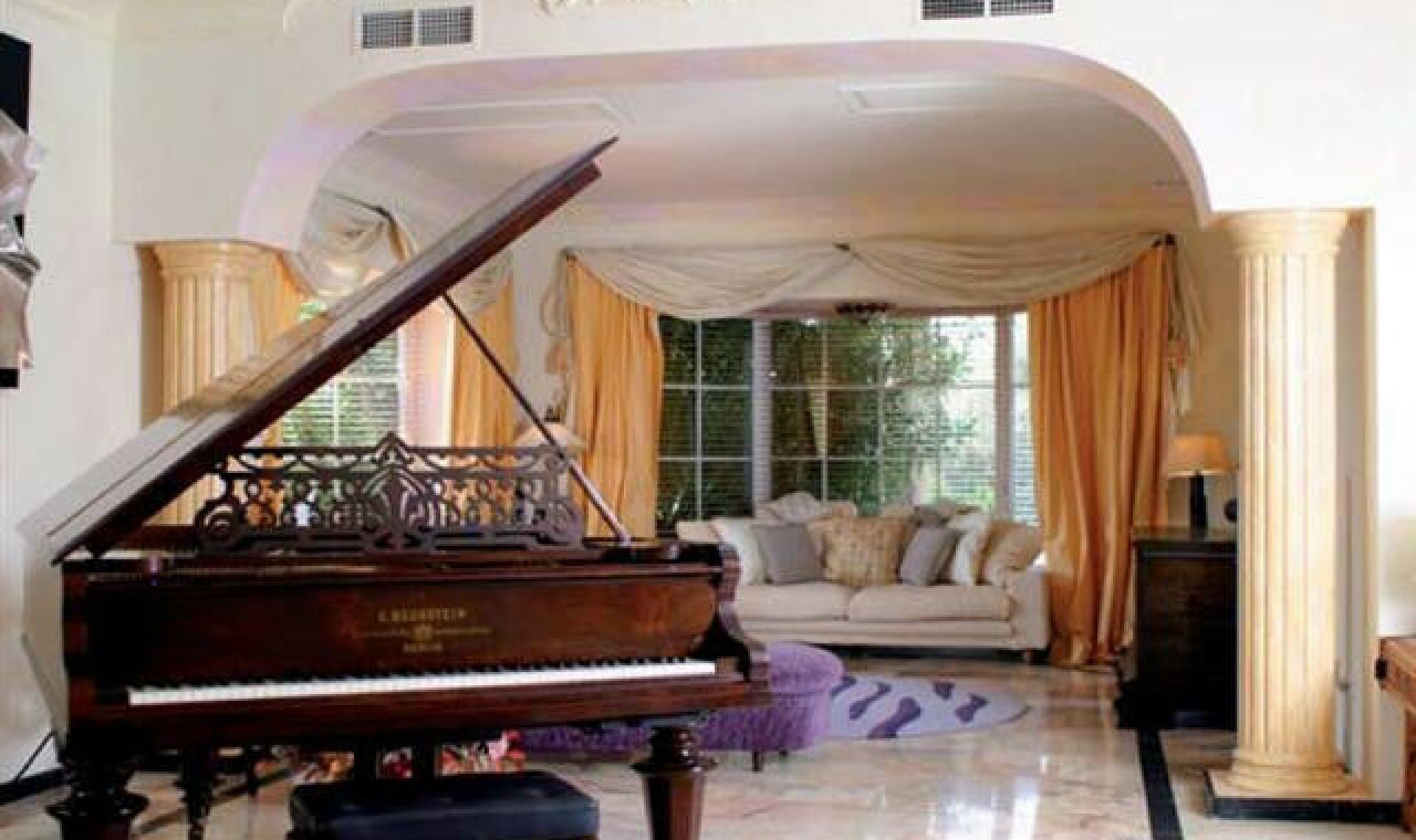 Resale - House -
La Quinta