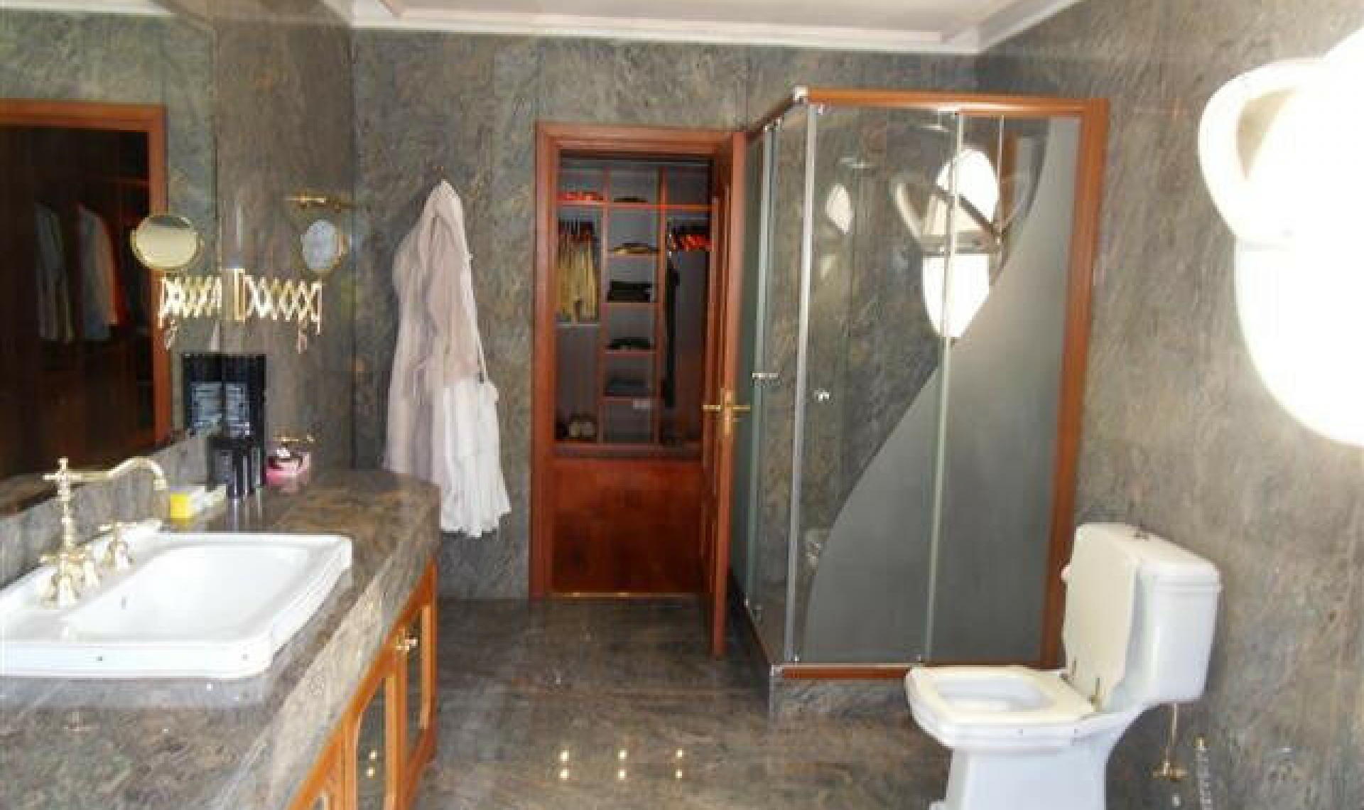 Resale - House -
La Quinta