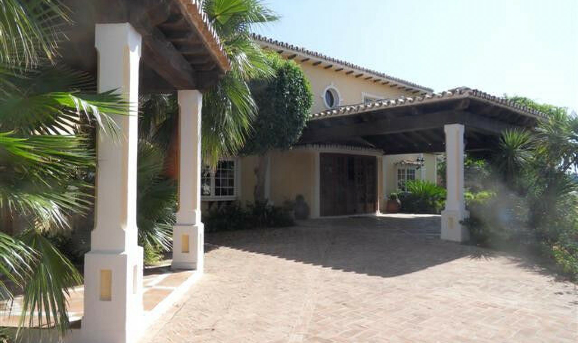 Resale - House -
La Quinta