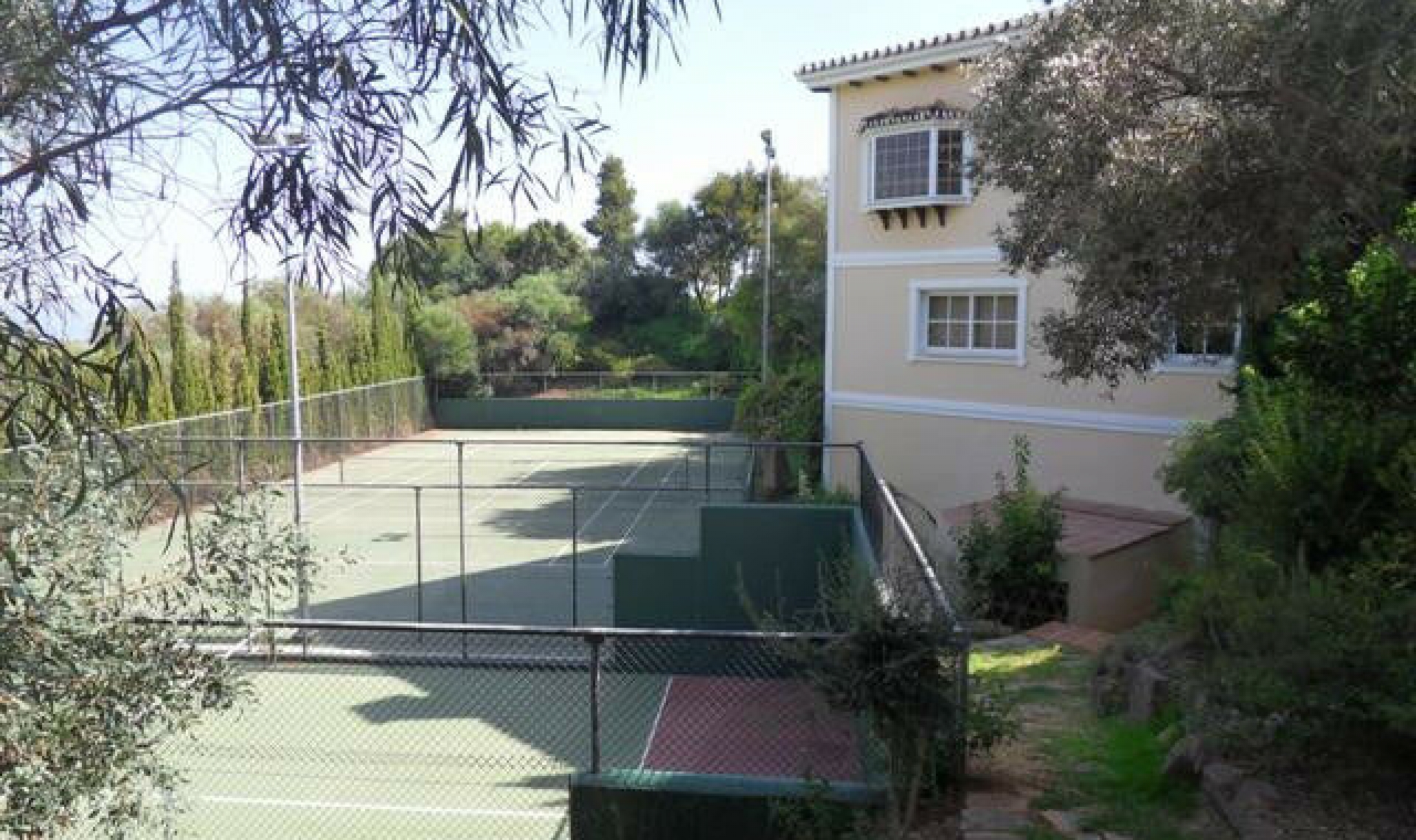 Resale - House -
La Quinta