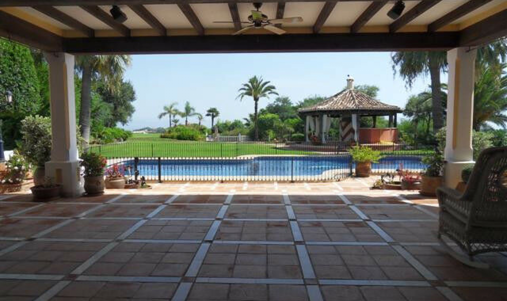 Resale - House -
La Quinta