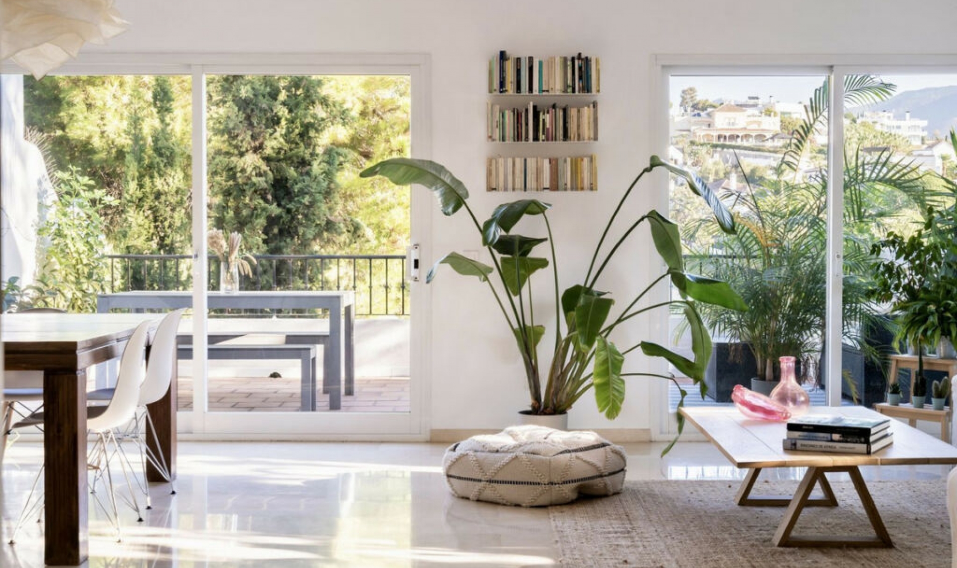 Resale - House -
La Quinta