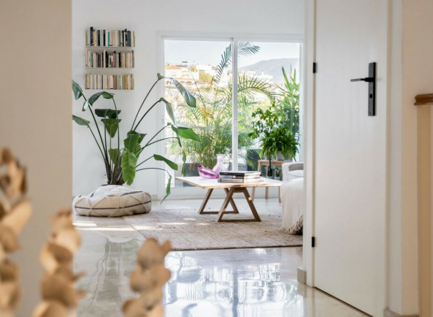 Resale - House -
La Quinta