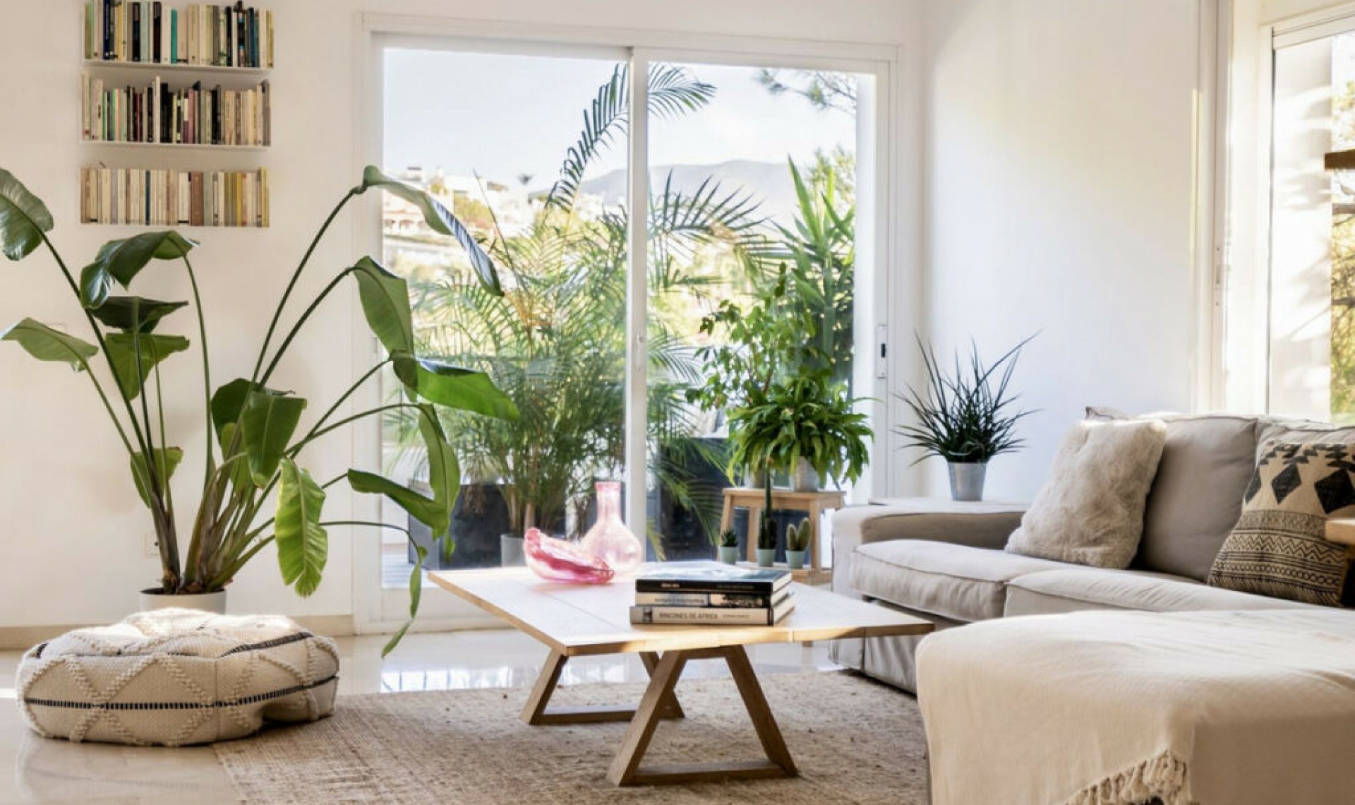 Resale - House -
La Quinta