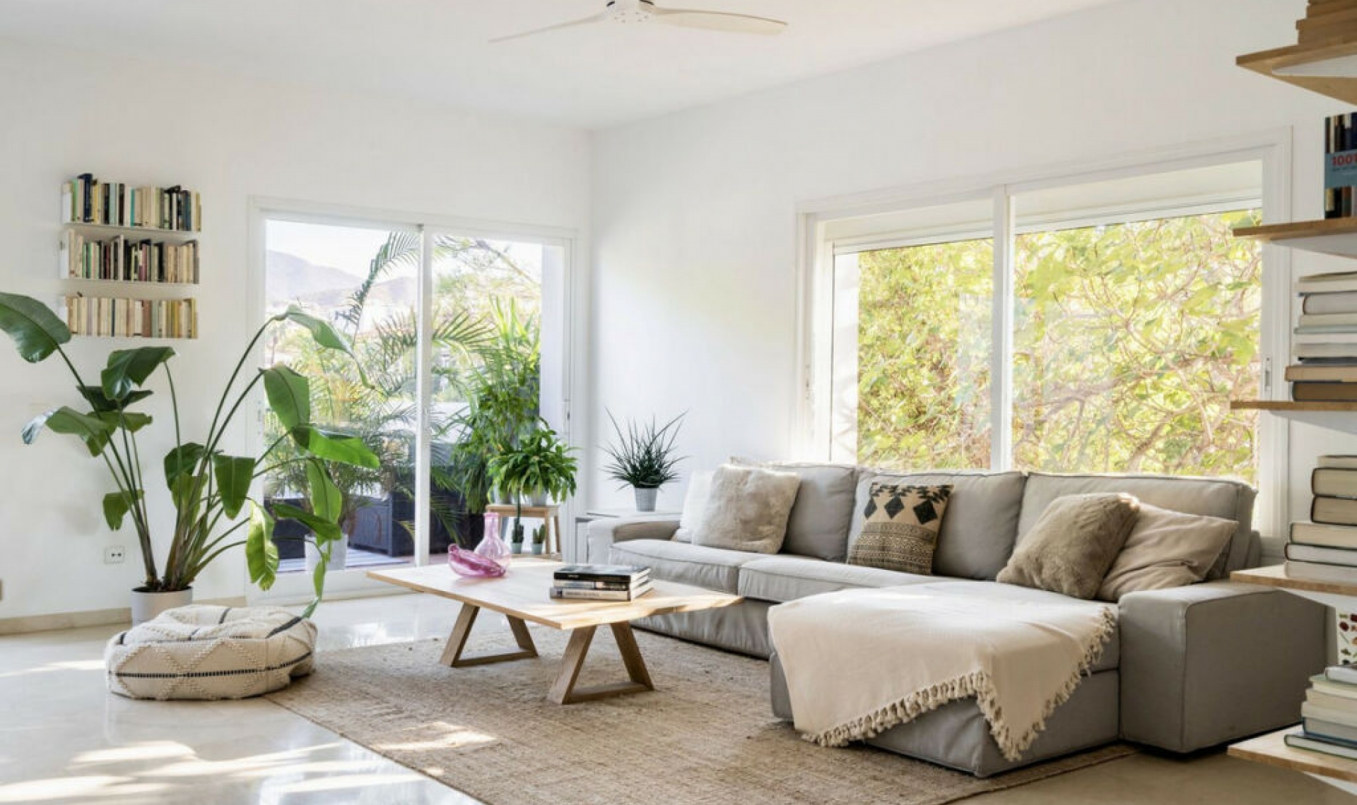 Resale - House -
La Quinta