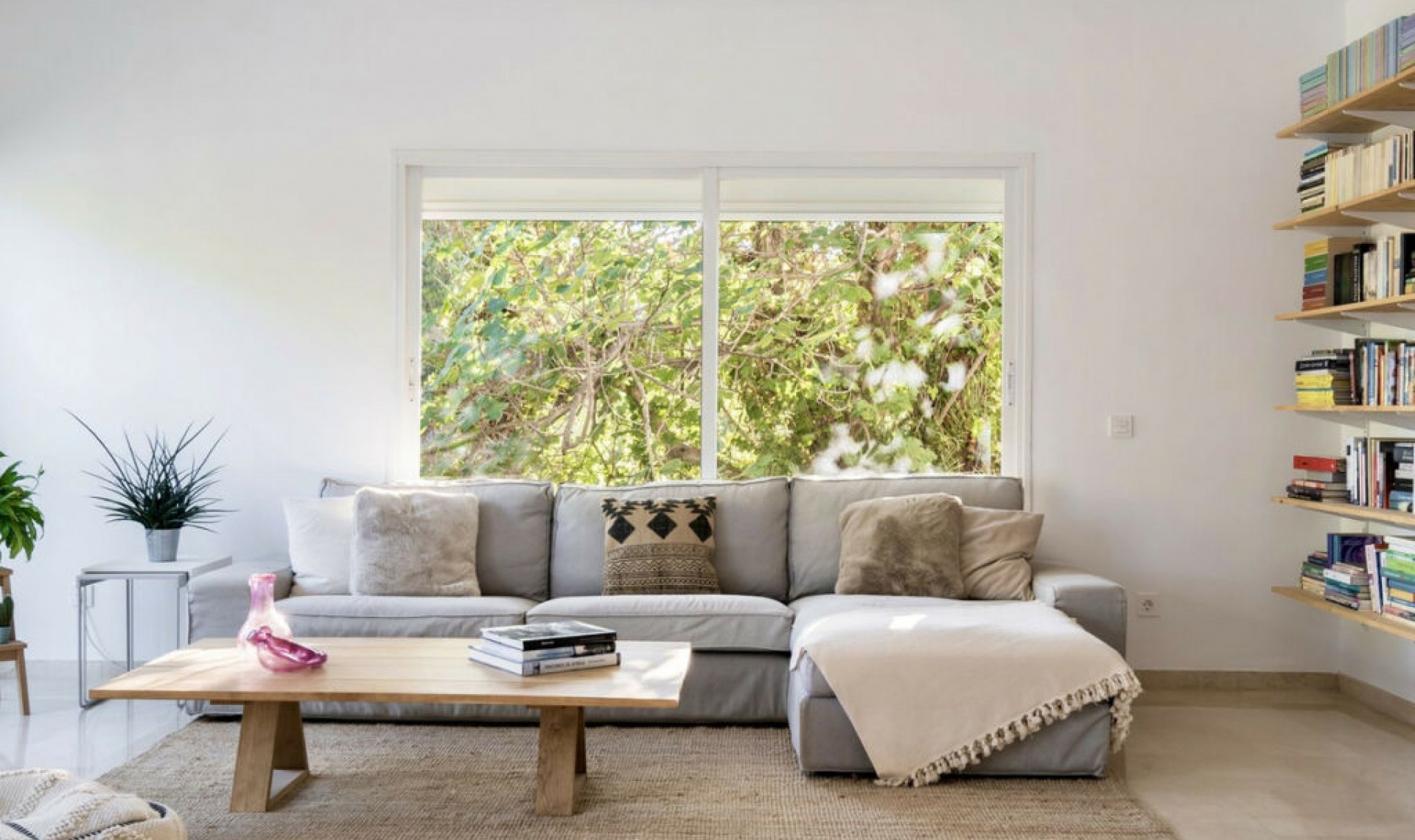 Resale - House -
La Quinta