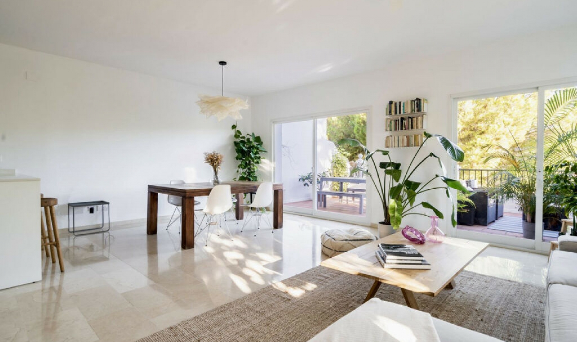 Resale - House -
La Quinta