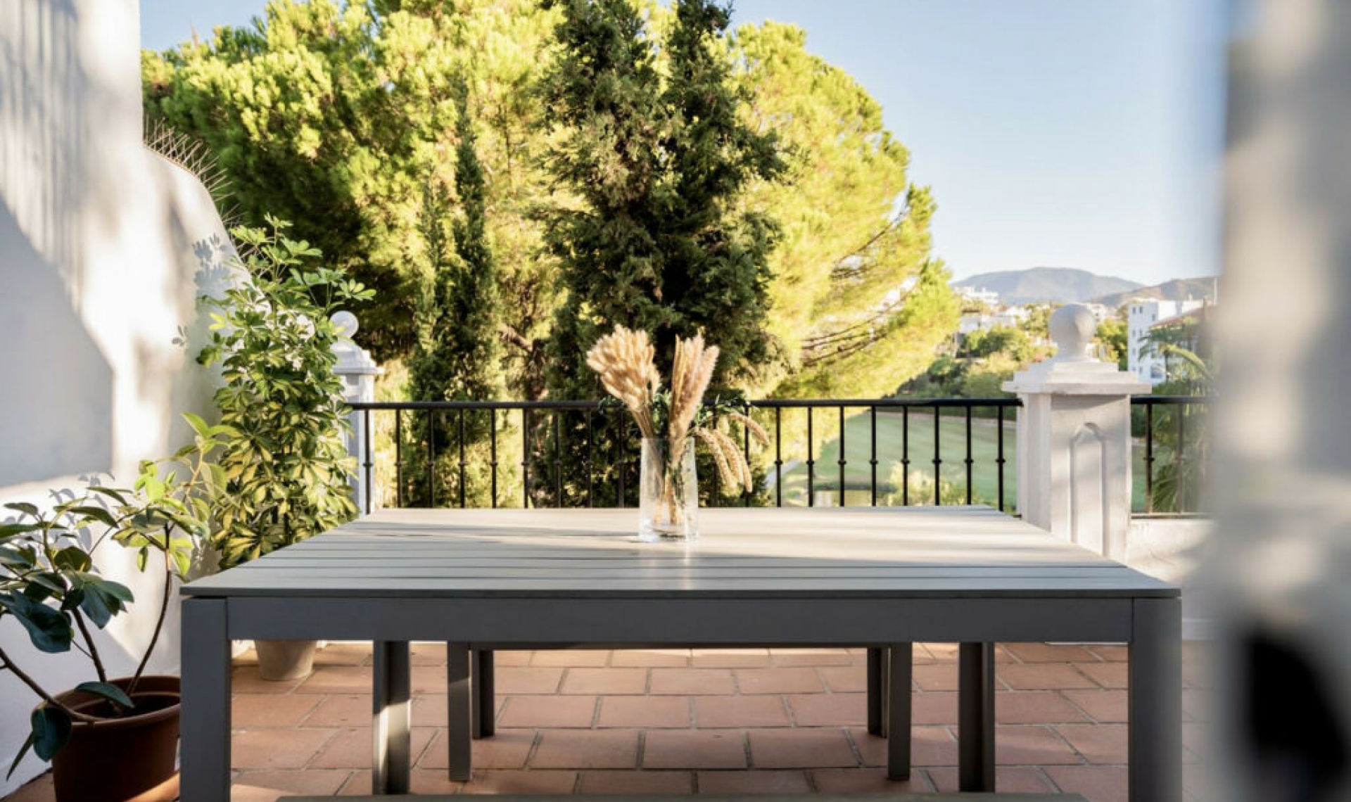 Resale - House -
La Quinta