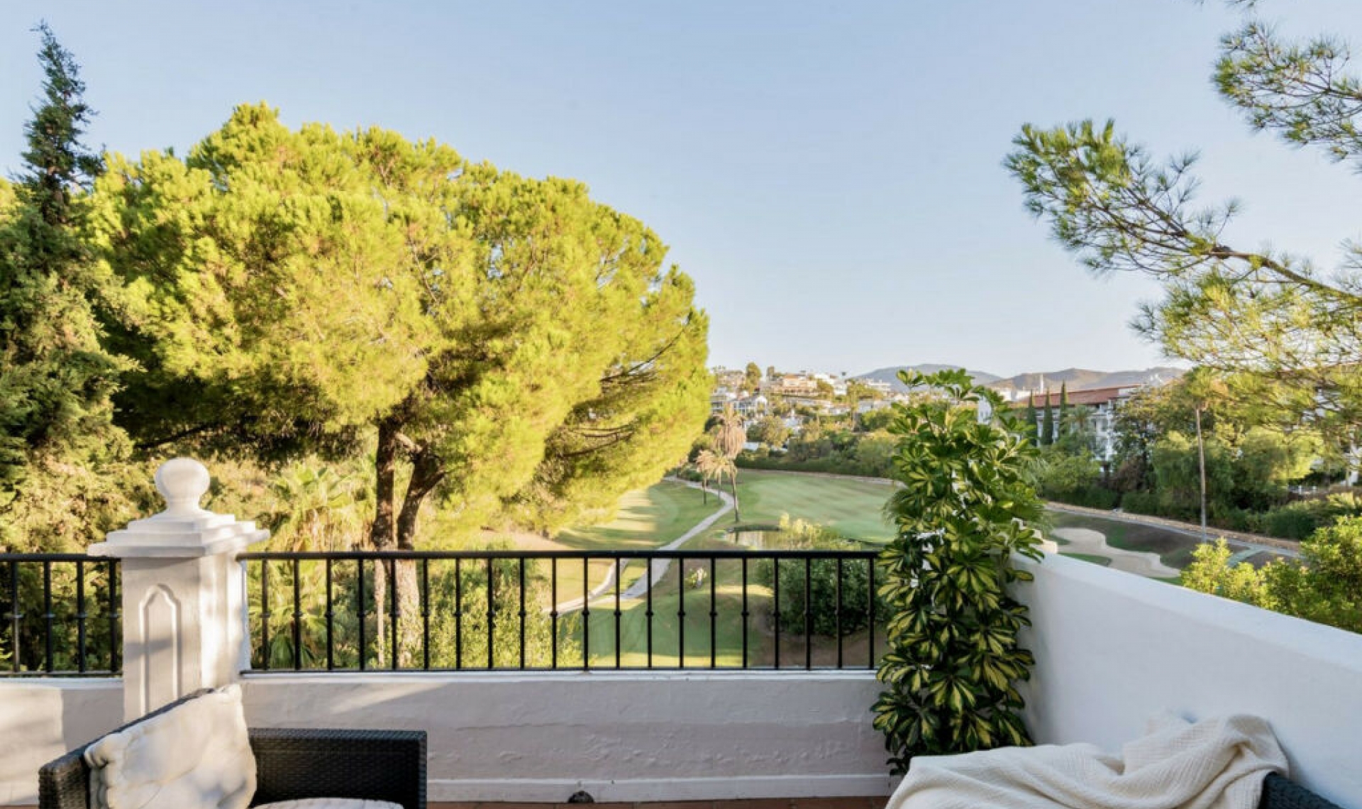 Resale - House -
La Quinta