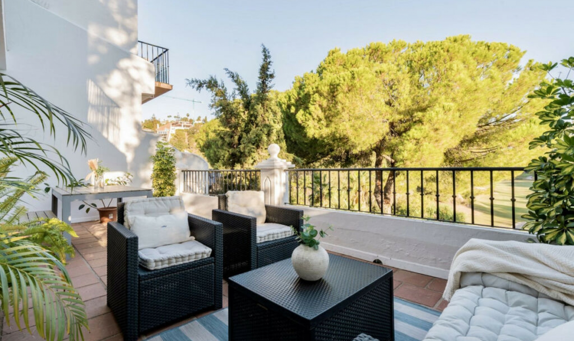 Resale - House -
La Quinta