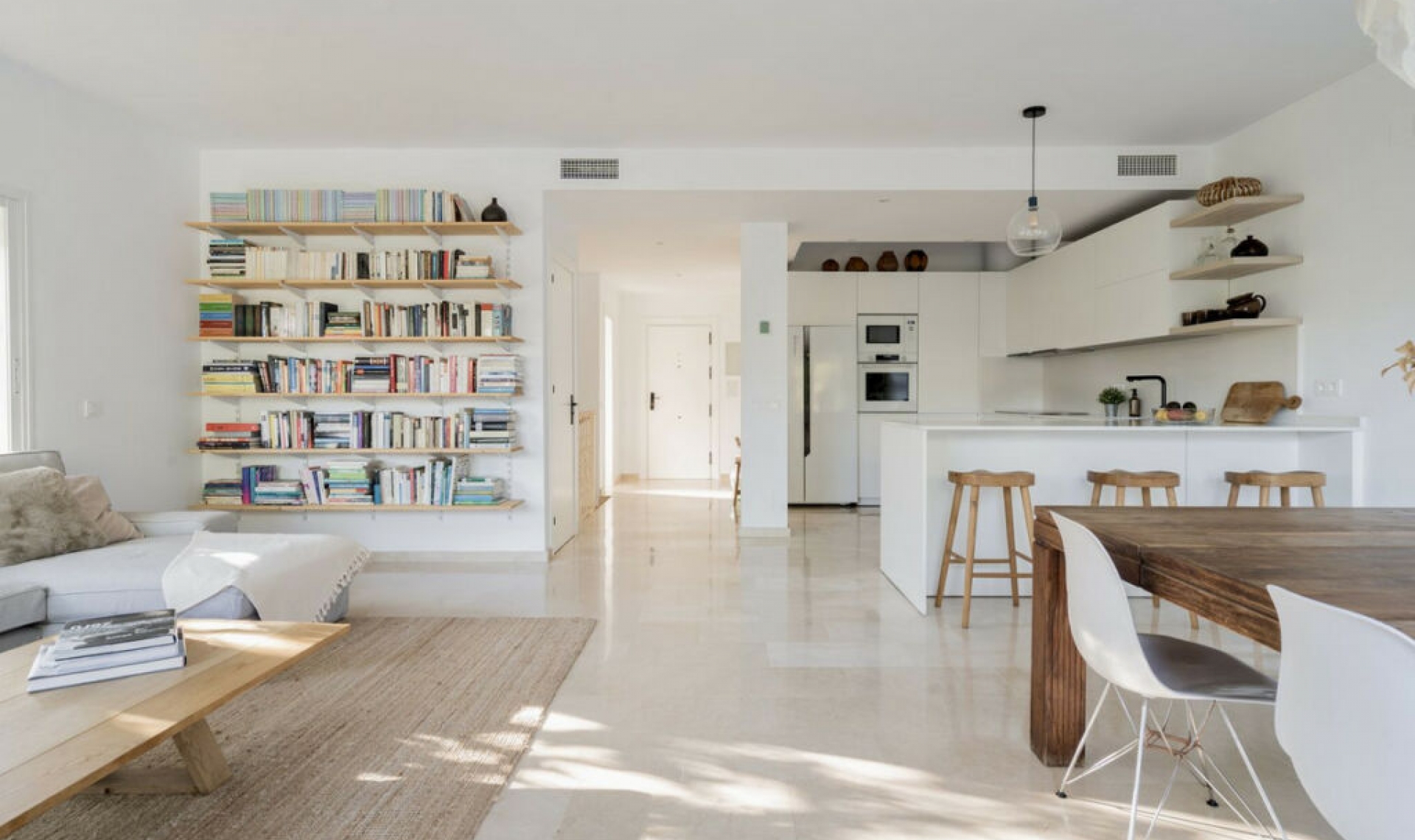 Resale - House -
La Quinta