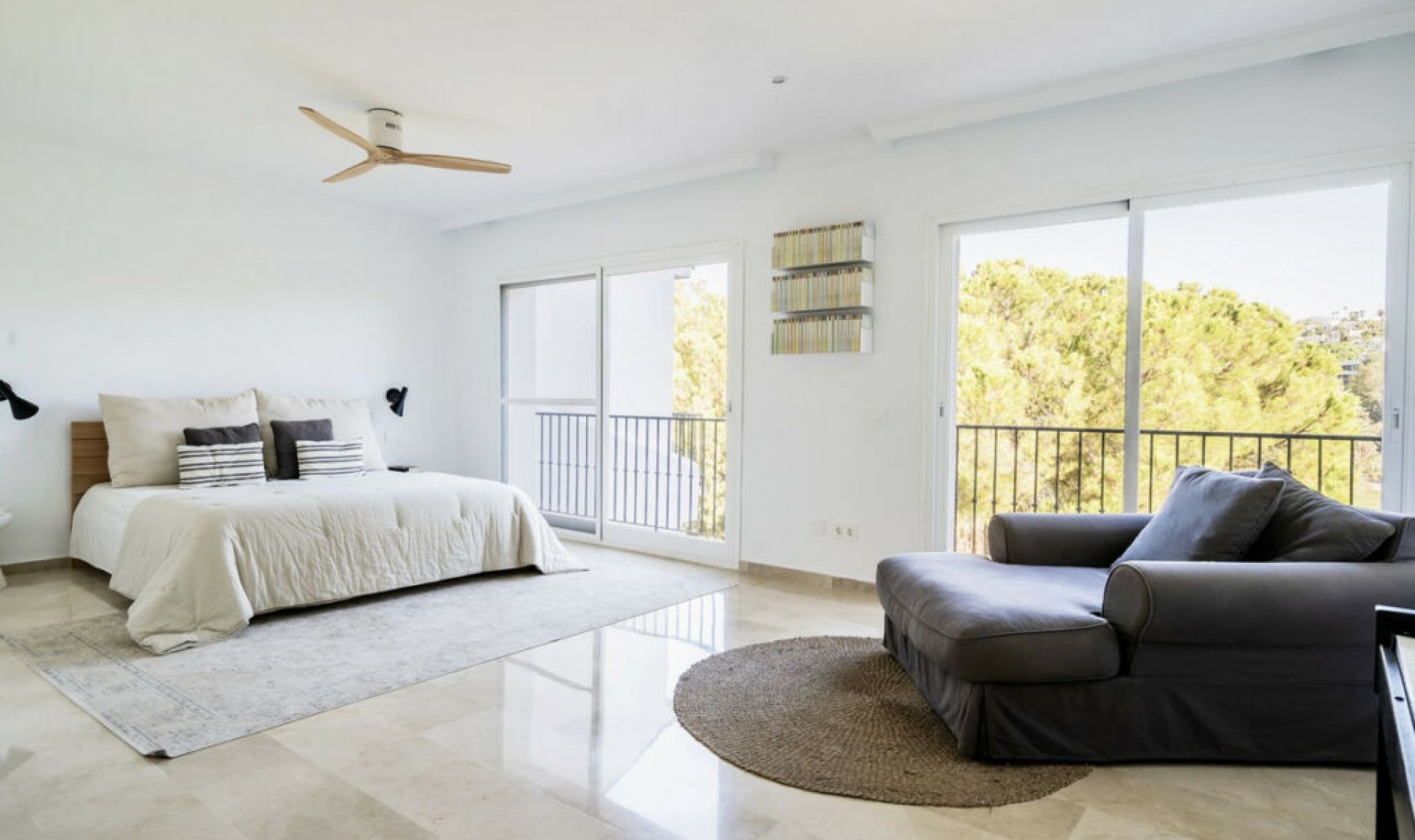 Resale - House -
La Quinta