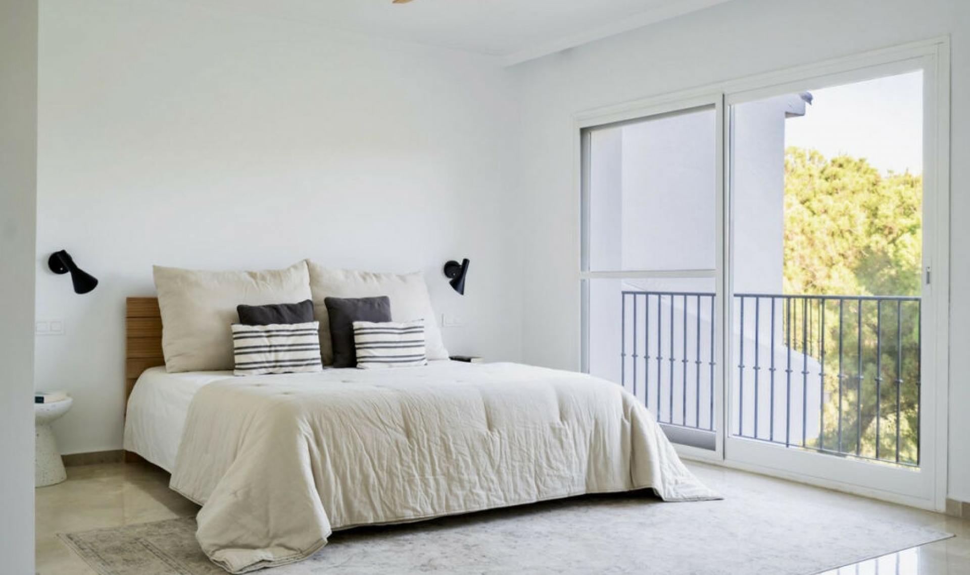 Resale - House -
La Quinta