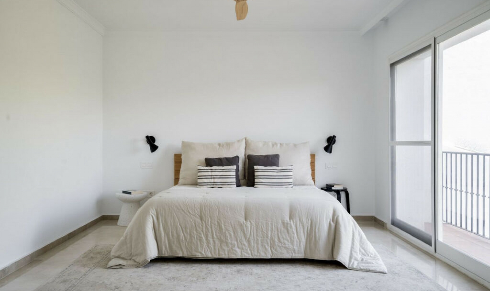 Resale - House -
La Quinta