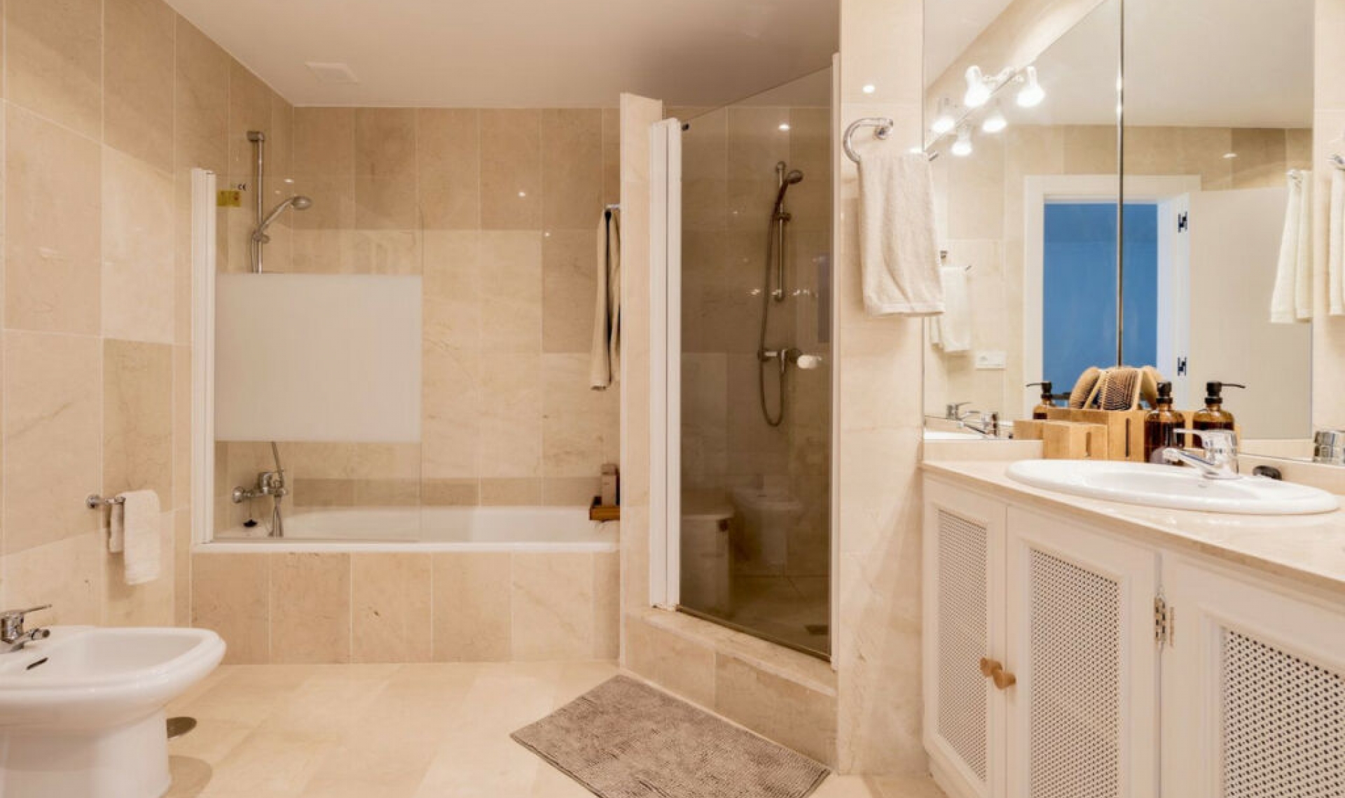 Resale - House -
La Quinta