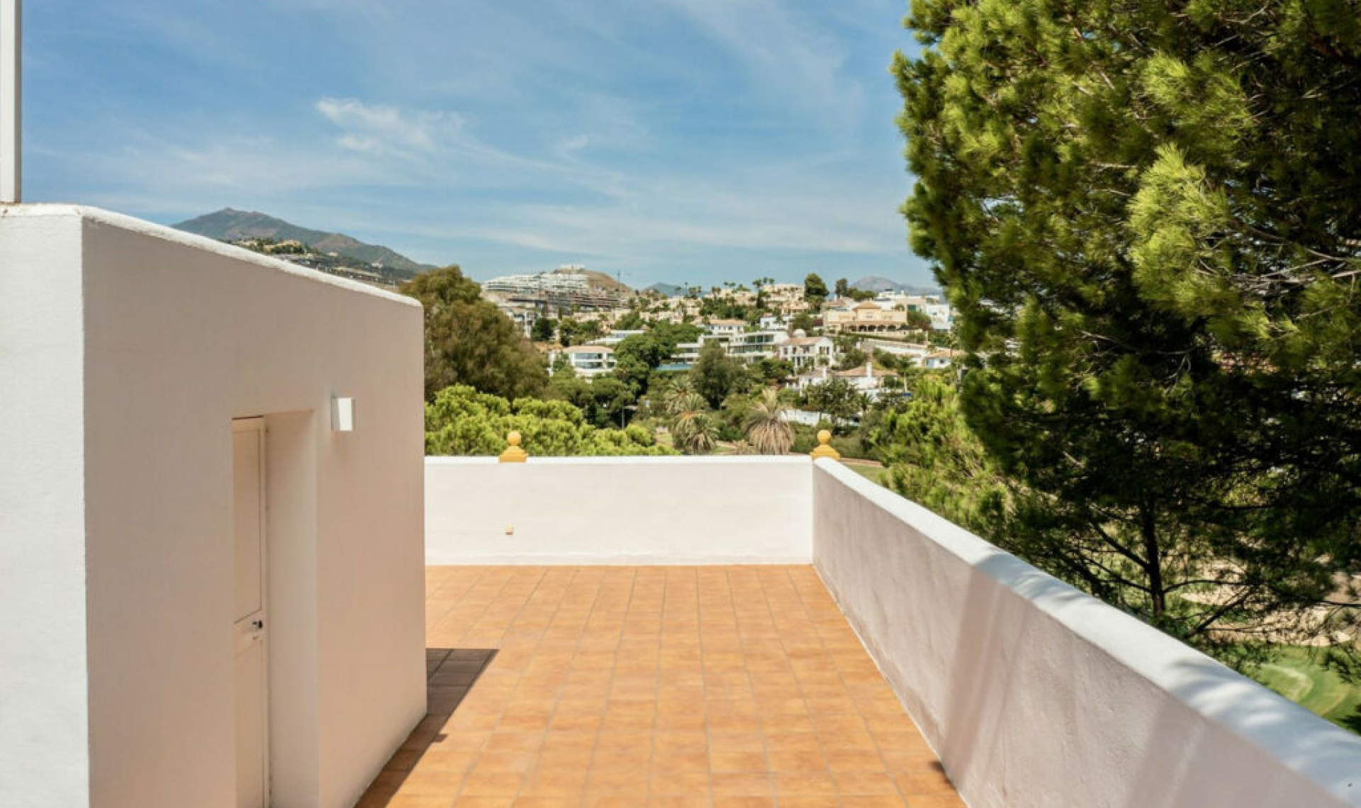 Resale - House -
La Quinta