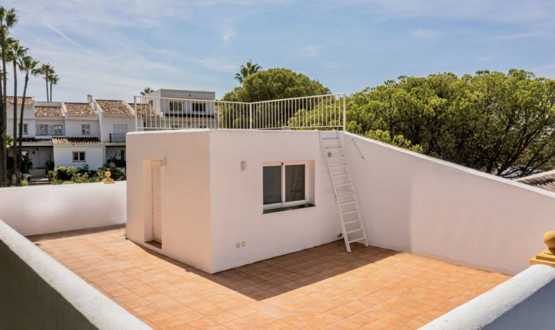 Resale - House -
La Quinta