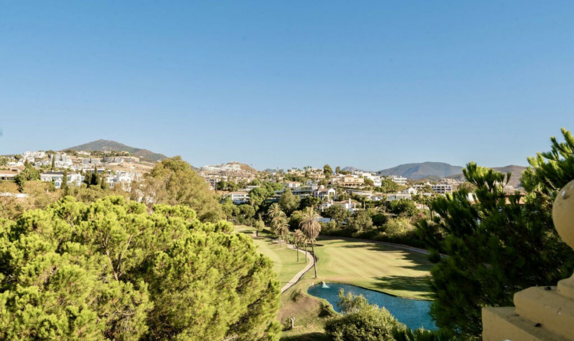 Resale - House -
La Quinta