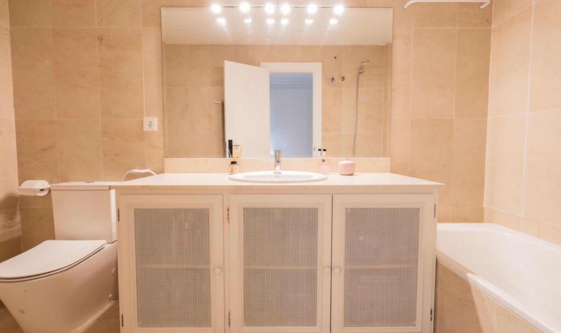 Resale - House -
La Quinta