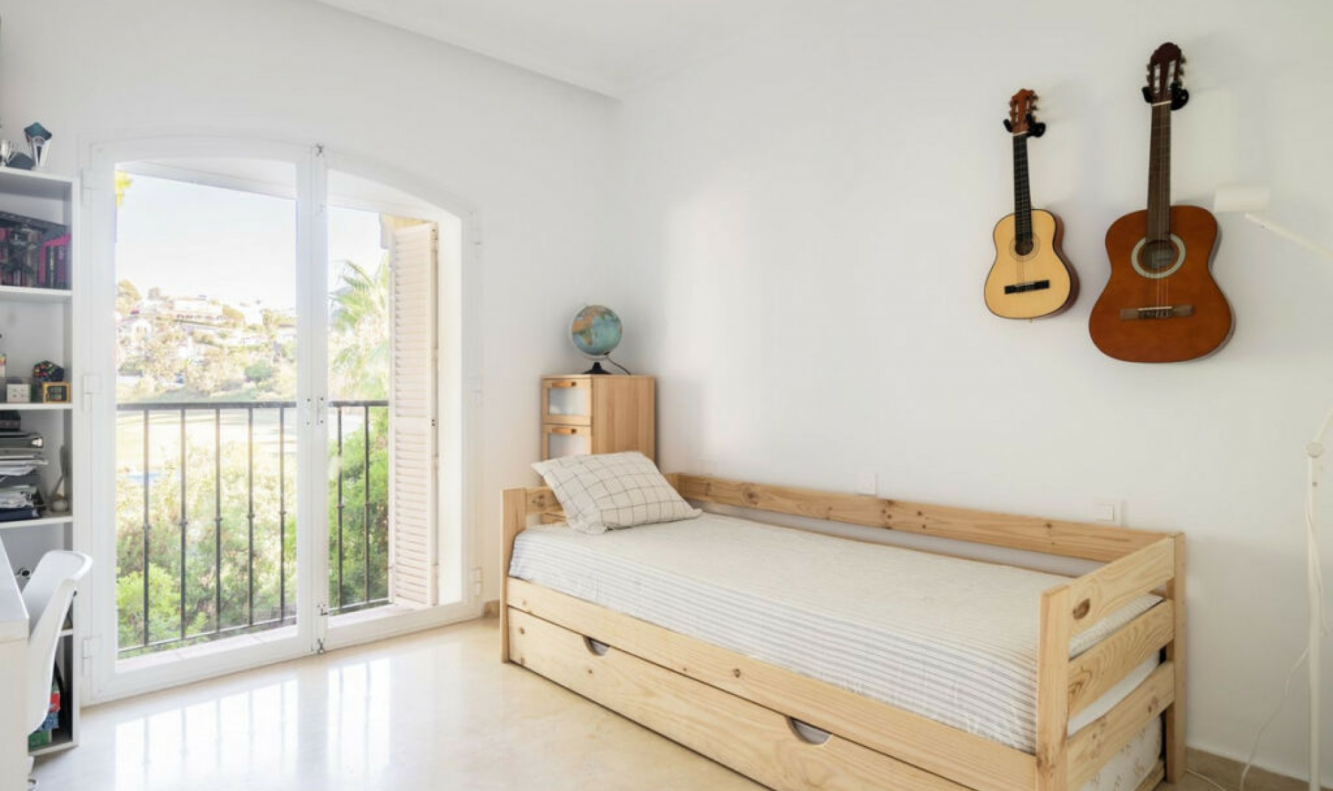 Resale - House -
La Quinta