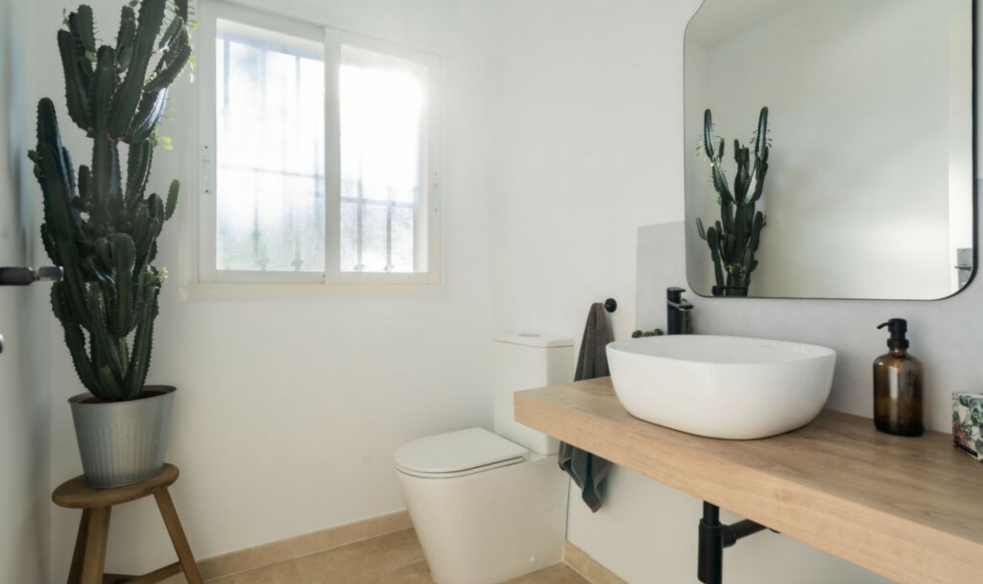 Resale - House -
La Quinta