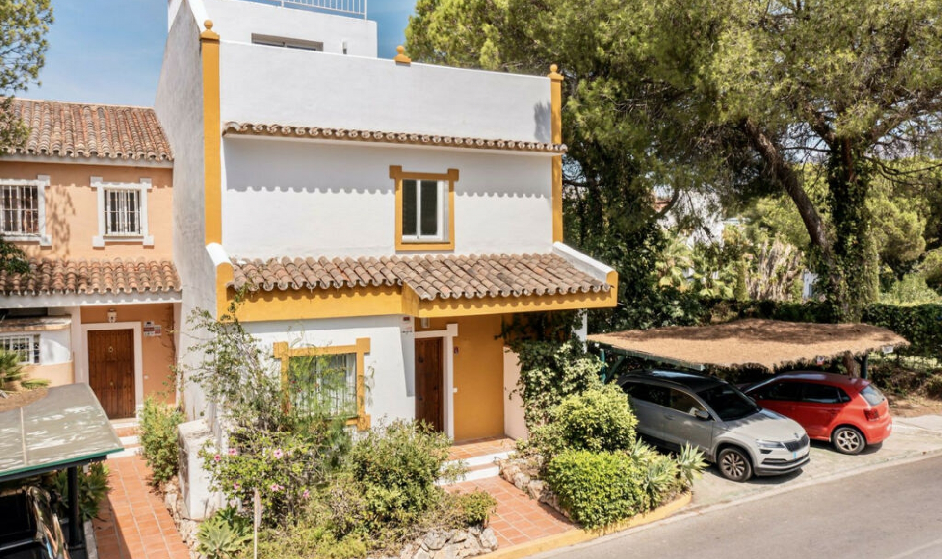 Resale - House -
La Quinta