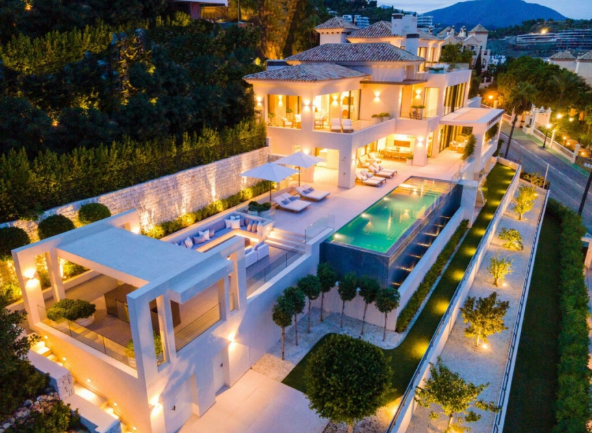 Resale - House -
La Quinta