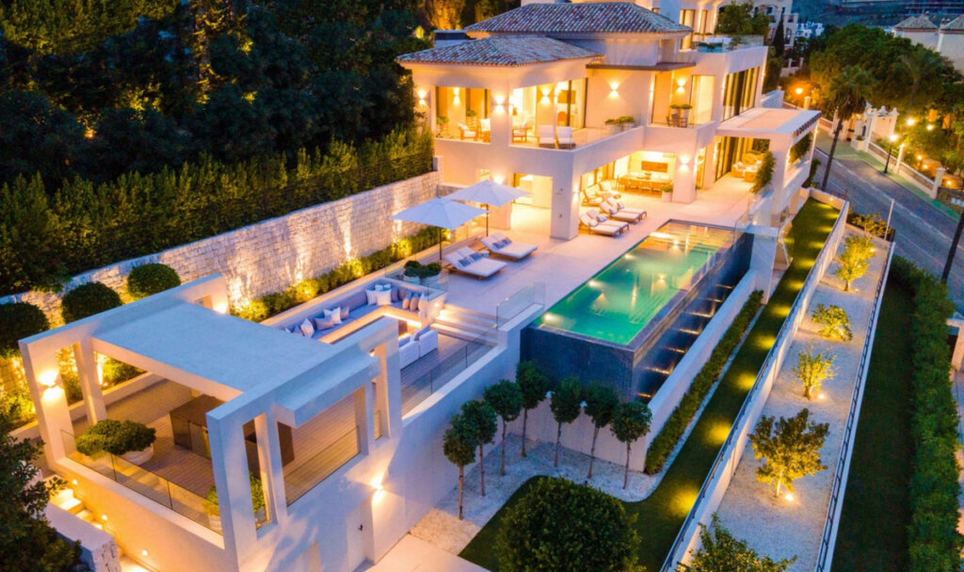 Resale - House -
La Quinta