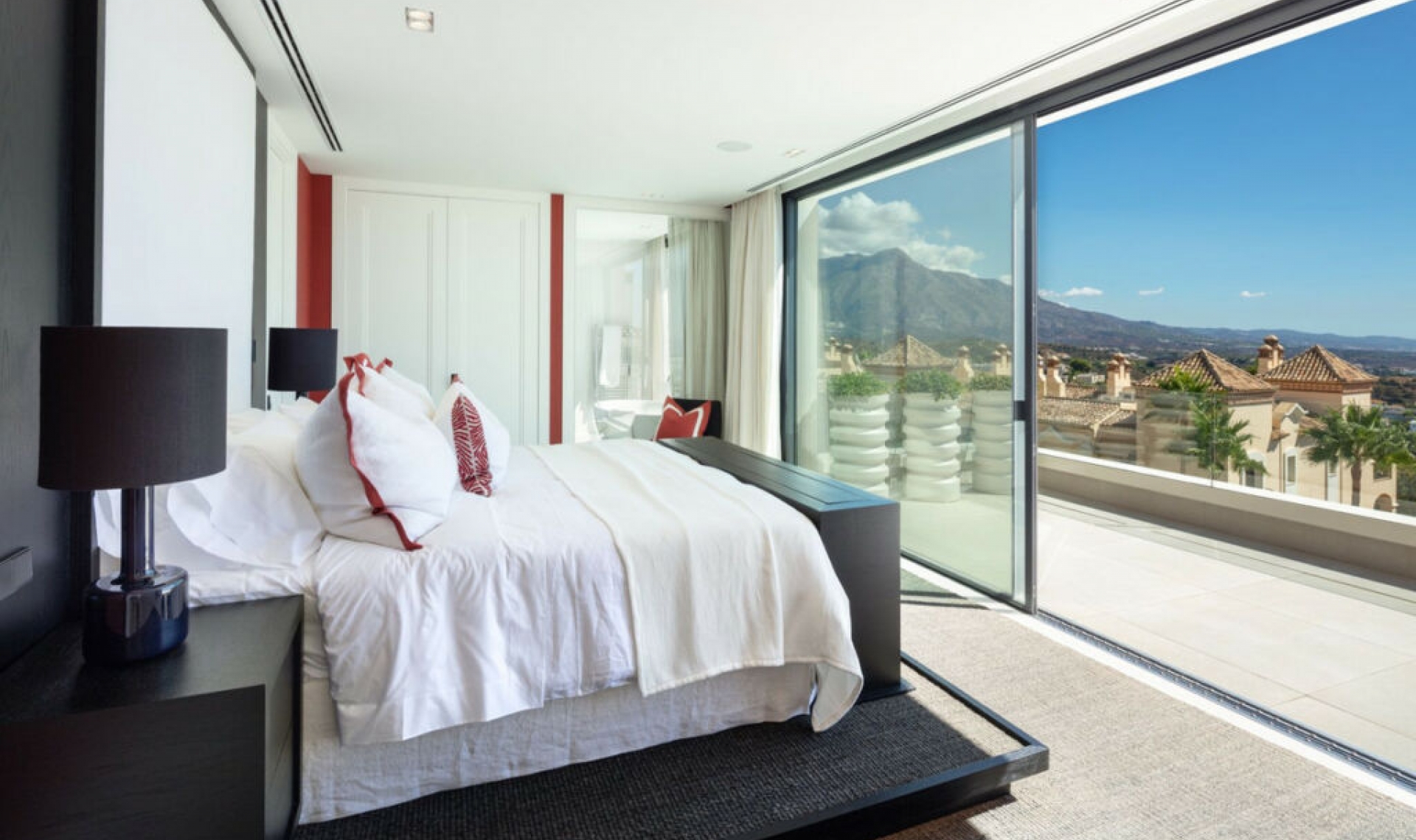 Resale - House -
La Quinta