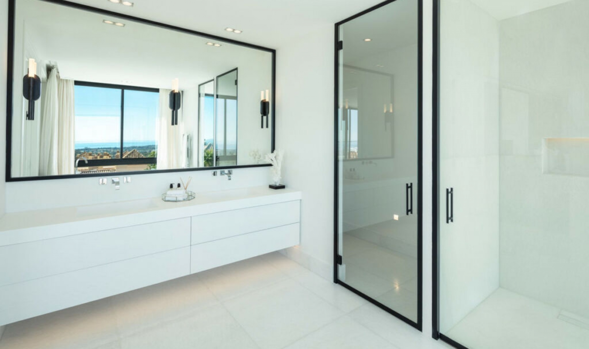 Resale - House -
La Quinta