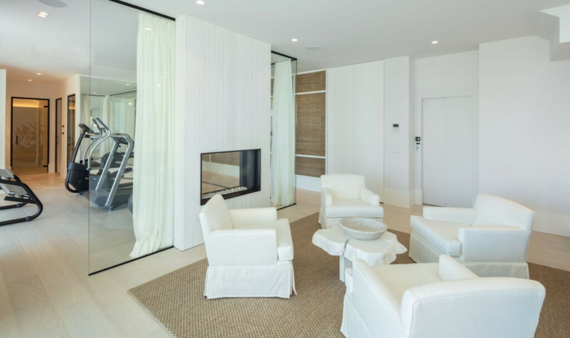 Resale - House -
La Quinta