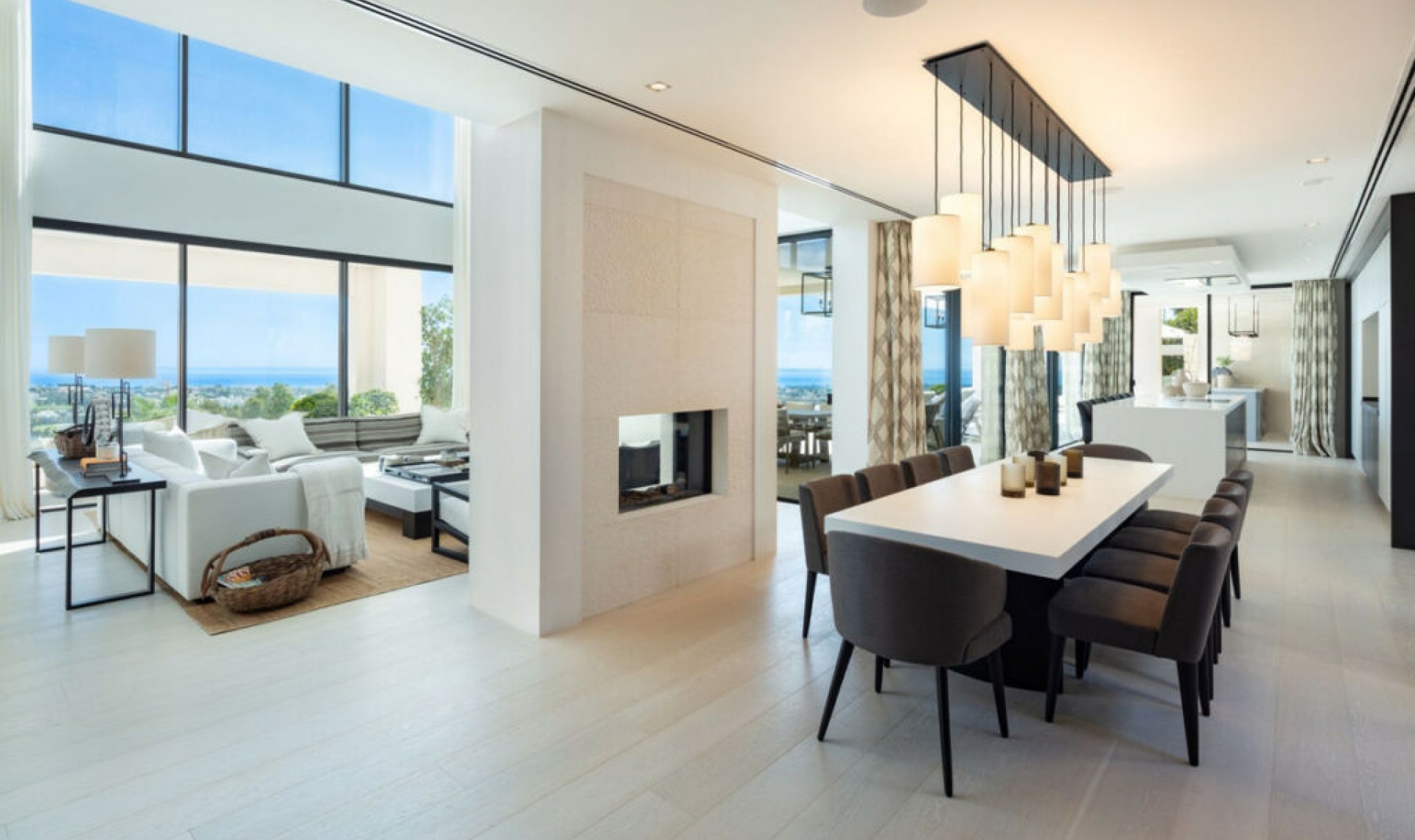 Resale - House -
La Quinta