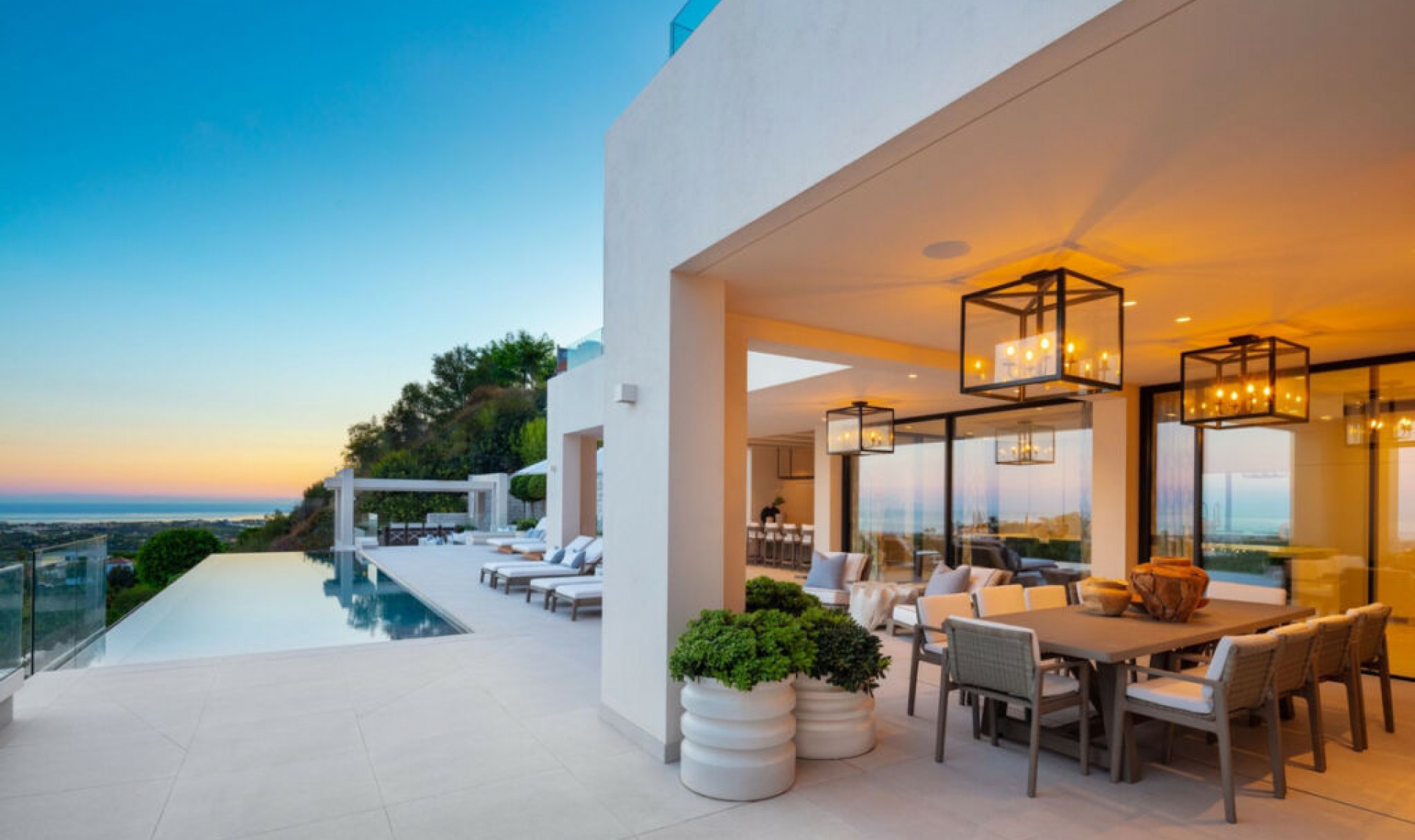 Resale - House -
La Quinta