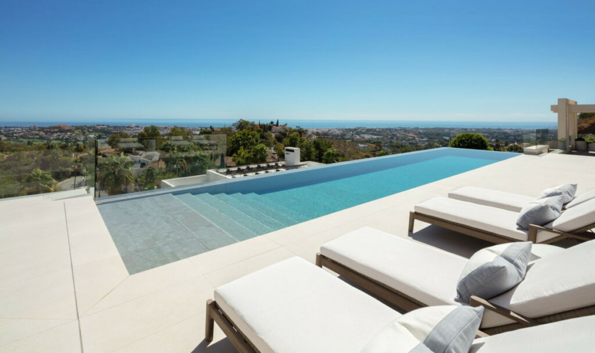 Resale - House -
La Quinta