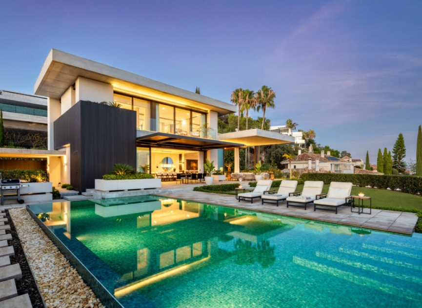 Resale - House -
La Quinta